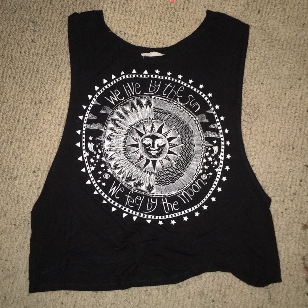 “We live by the sun” sleeveless top